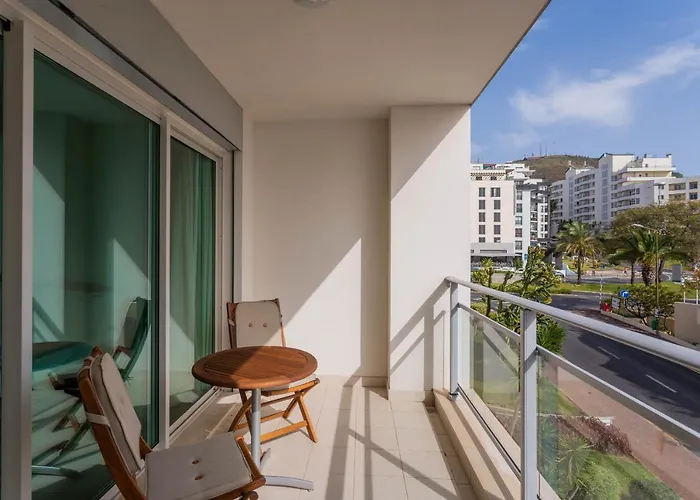 Flh Balcony With Sea View Apartmán